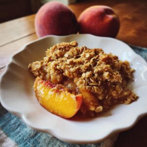 Easy peach crisp with oatmeal topping - Tasty
