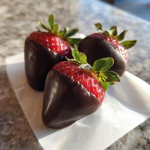 chocolate covered strawberries - Tasty
